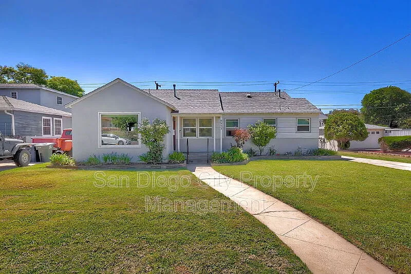 8951 Linden Ln