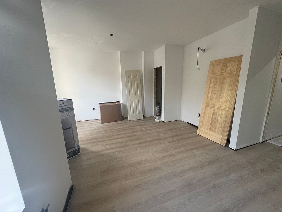2nd image of 309 Grove St Floor 2