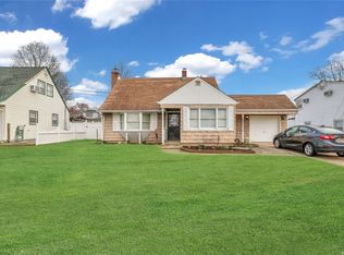 83 Periwinkle Rd, Levittown, NY 11756