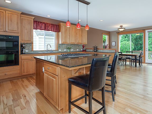 5th image of 2544 35th Ave NE