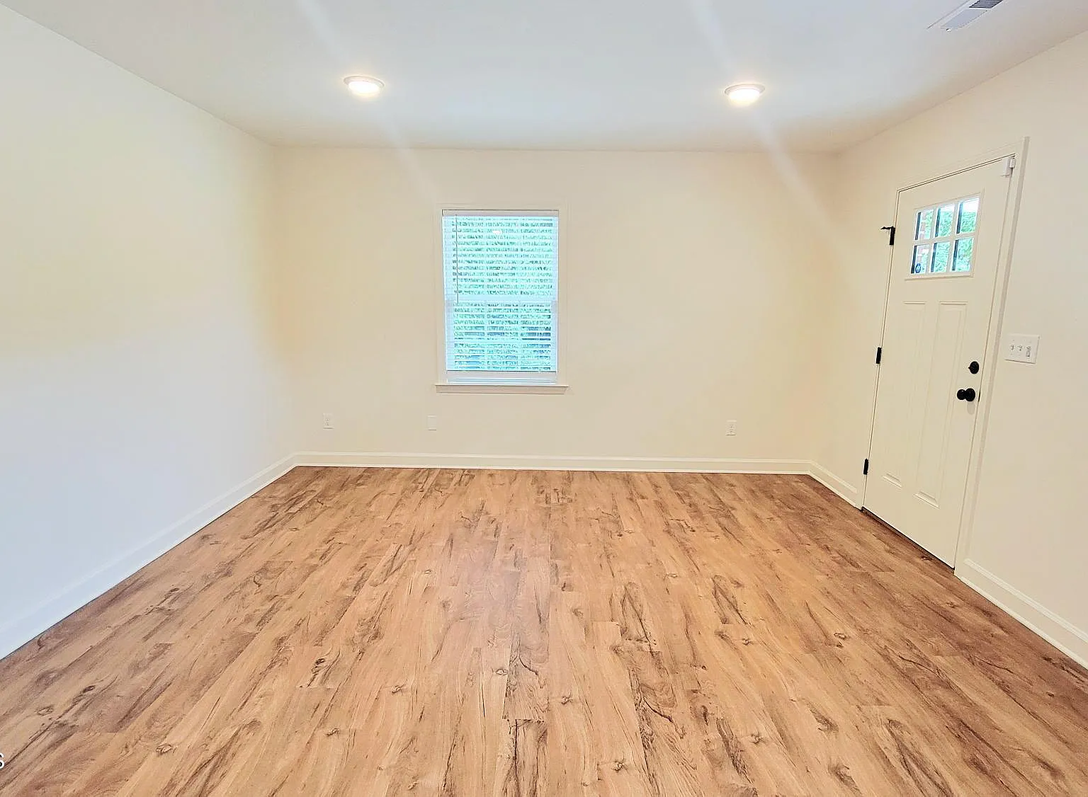 3 bed, 3.0 bath, $2,395 — Photo 3