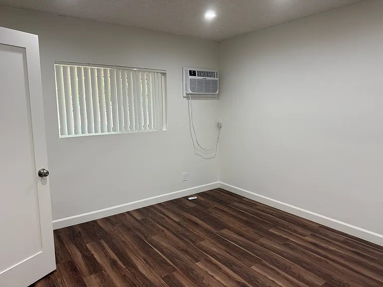 1320 S Del Mar Ave — Photo 32