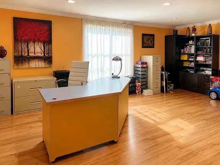 5810 Serrania Ave — Photo 19