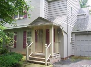 208 Elmwood Dr, Kent, OH 44240