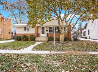 105 N Pine St, Mount Prospect, IL 60056
