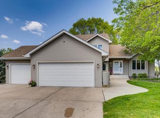 511 Summer Ct, Saint Paul, MN 55117