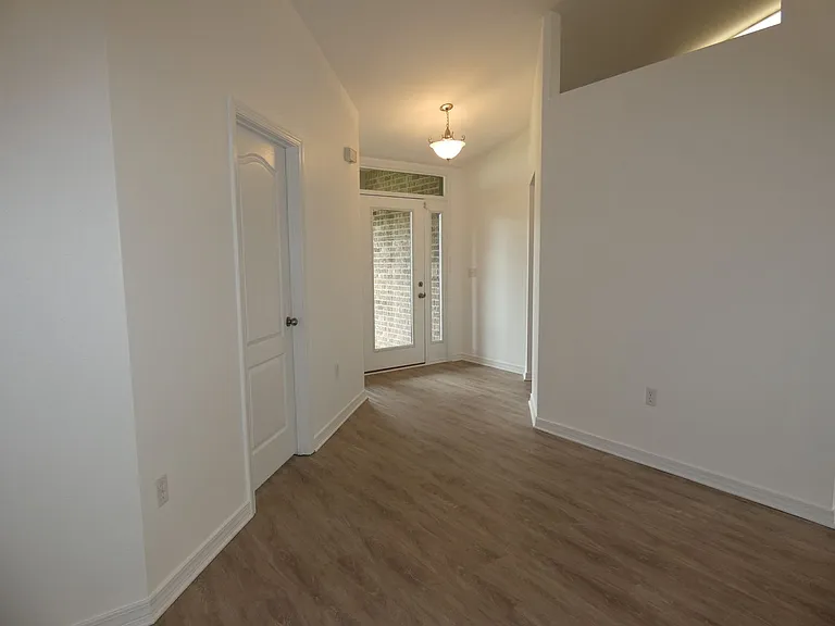 1712 Bay Pine Cir — Photo 4