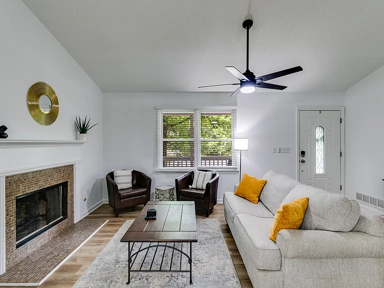 204 Wesley Mill Ln — Photo 4