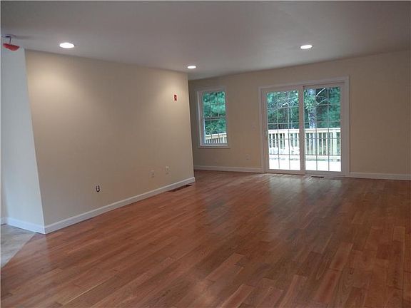 Family Room w/Sliders to Deck