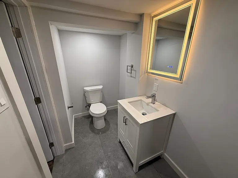 12A Locust Pl #A — Photo 5