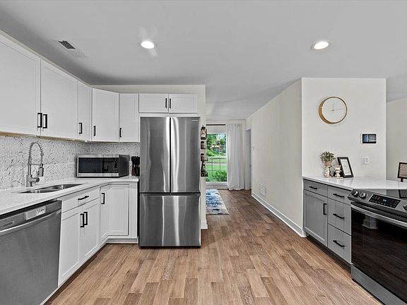 5th image of 2062 Bensonwood Dr
