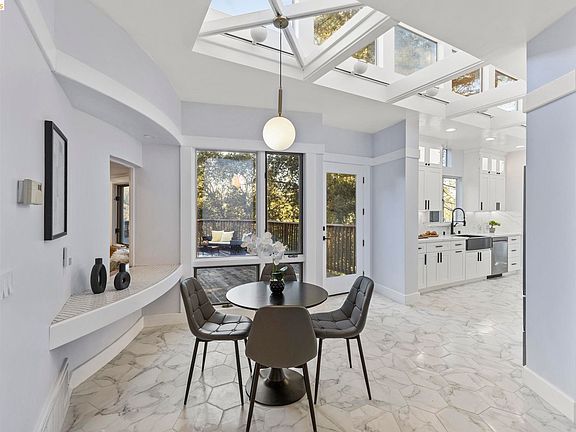 3rd image of 64 Valencia Rd