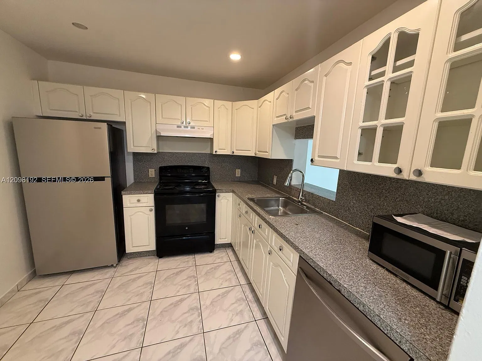 Capri Gardens Condo — Photo 2