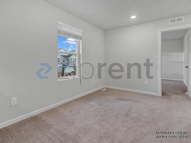 6460 N 89th Ave — Photo 14