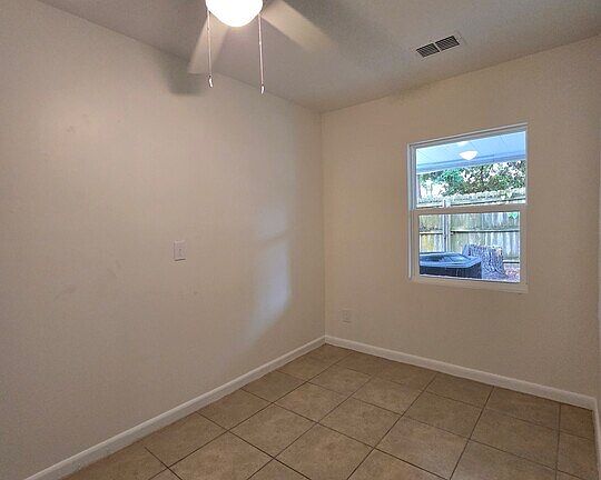 3rd image of 647 Old Oak St