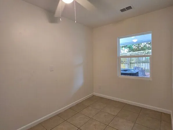 647 Old Oak St, Melbourne, FL 32935