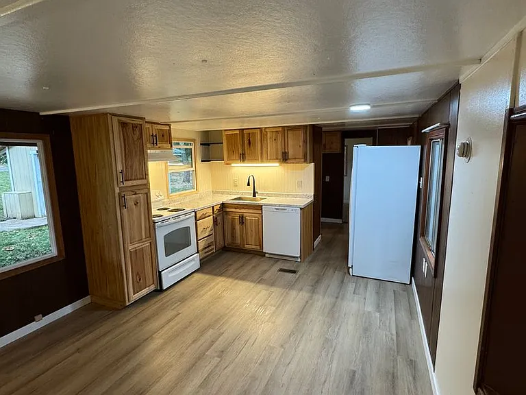 4930 NE Dawn Ln — Photo 4