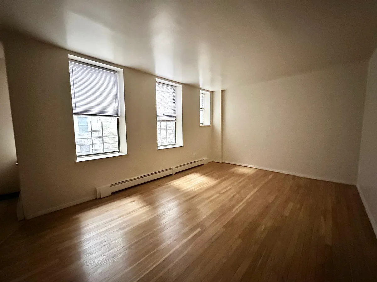 Building Photo - 1141 Jerome Ave #2Q