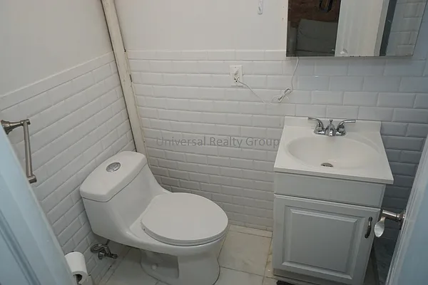 Rented by Universal Realty Group | media 40