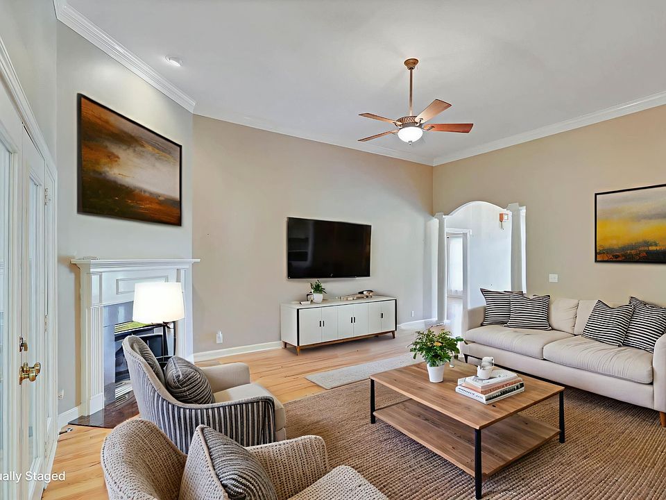 る*様 house on the hill S/S Tee (Ballet) 8 8 Monarch Ct, Lake in the Hills, IL 60156 | Redfin