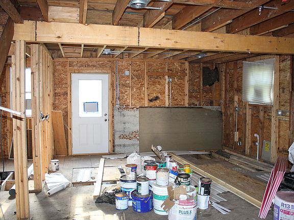 4th image of 15251 Kilbourne Ave