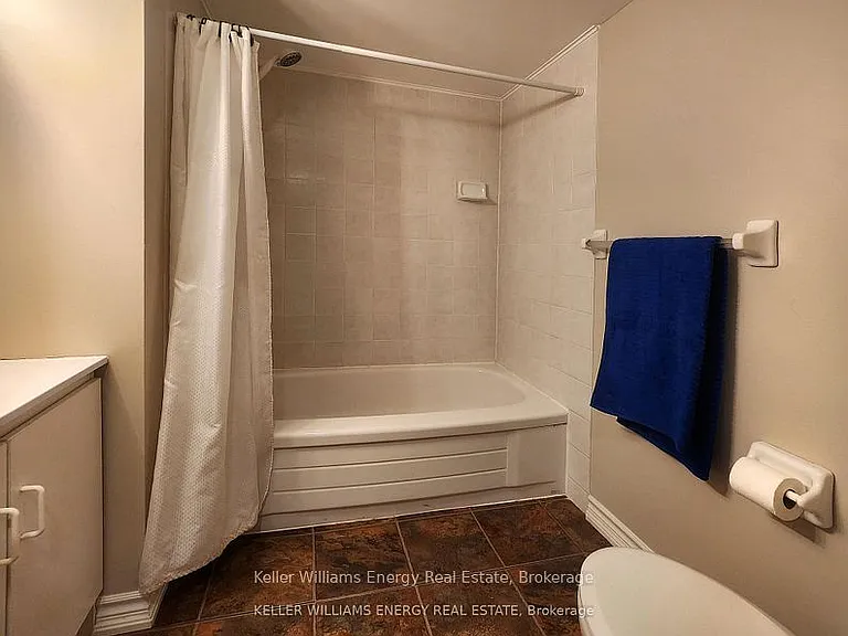 737 Law St #LOWER — Photo 17