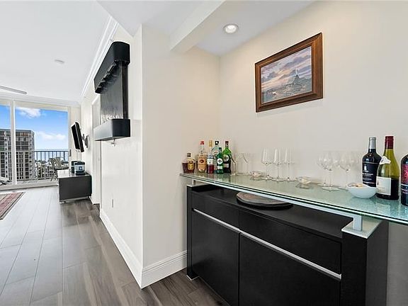 3rd image of 3020 NE 32nd Ave APT 1405