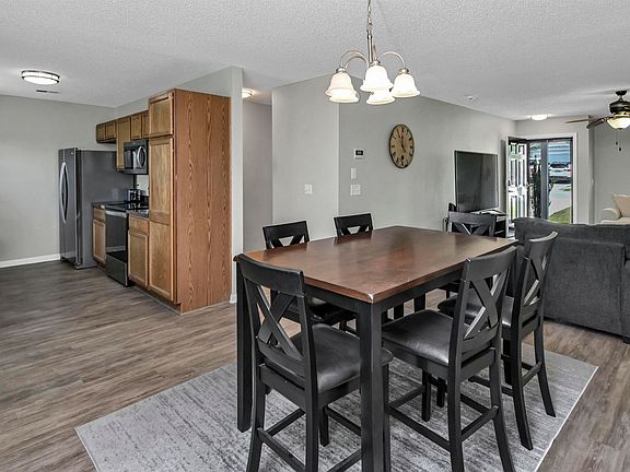 4th image of 279 Richmond Farm Cir