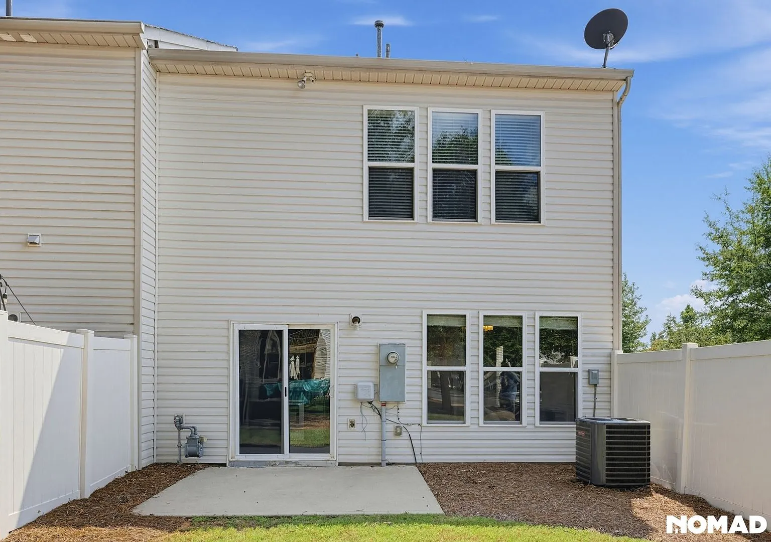 Charming 3BR House in Charlotte — Photo 4