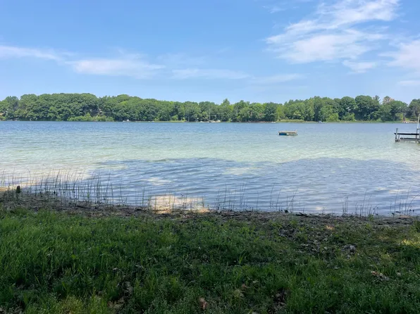 W Hansen Rd, Scottville, MI 49454