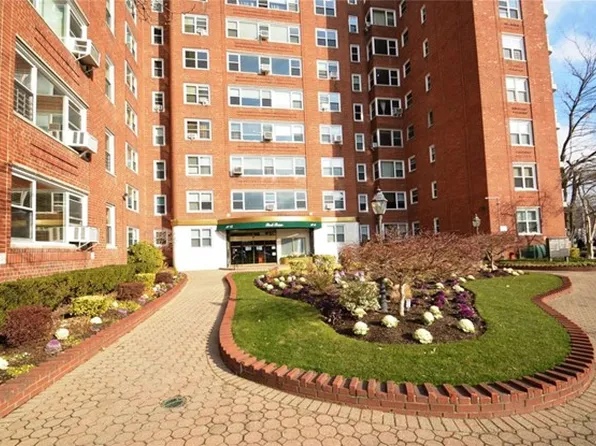 110-45 Queens Boulevard image 2 of 22