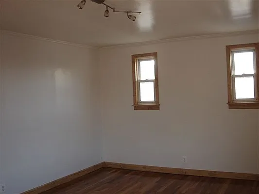 Rented by Aidonis Realty | media 18