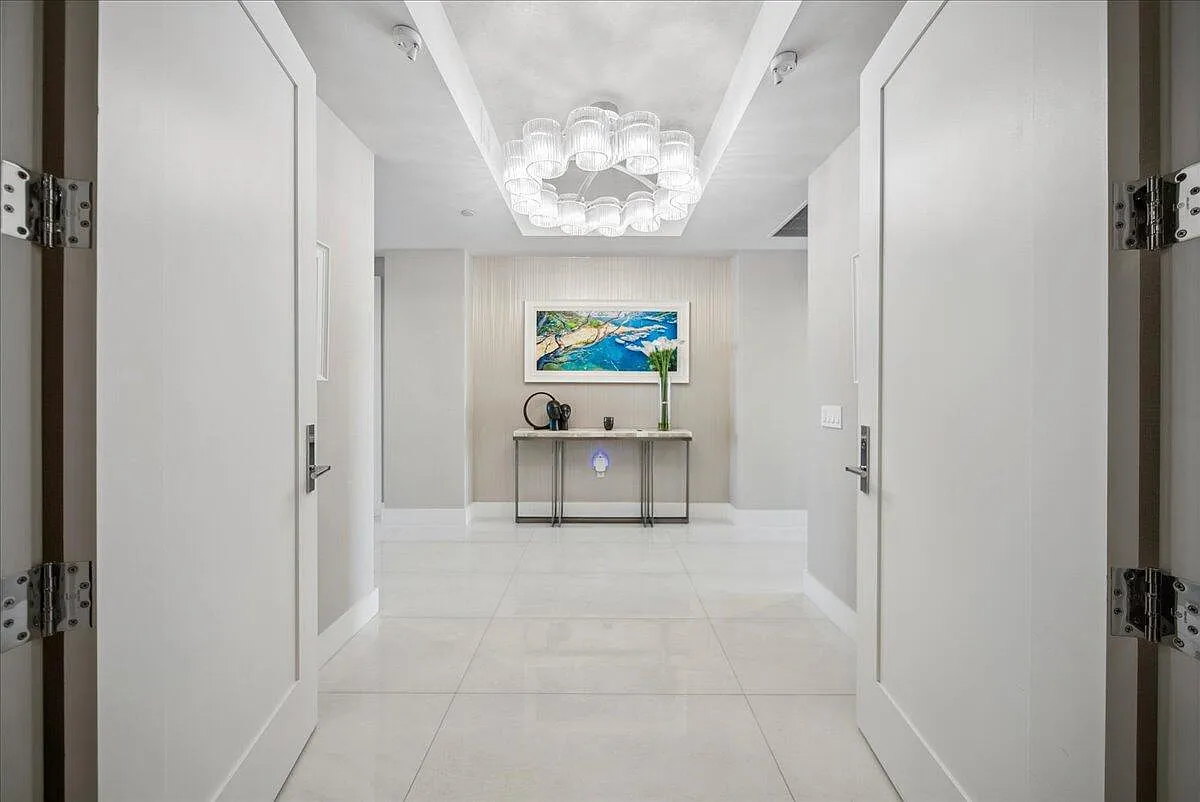 3 bed, 4.5 bath, 3753 sqft, $29,000 — Photo 2