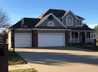 4710 N Lakewood Dr, Saint Joseph, MO 64506