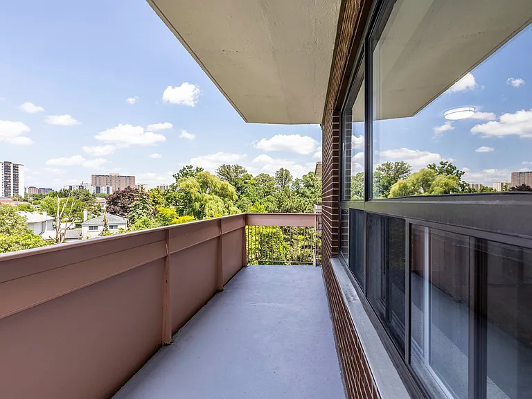 101 Driftwood Ave — Photo 1