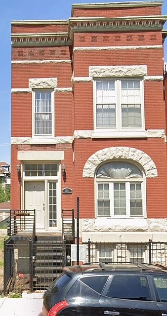 1st image of 2936 W Warren Blvd #1