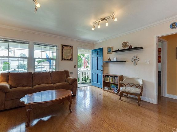 4th image of 4492 Linden Ave