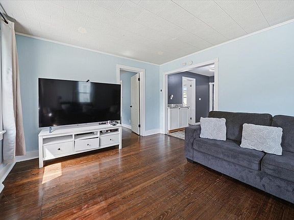 4th image of 252 S 21st St