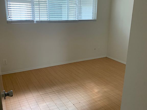 3rd image of 11224 Huston St APT 5
