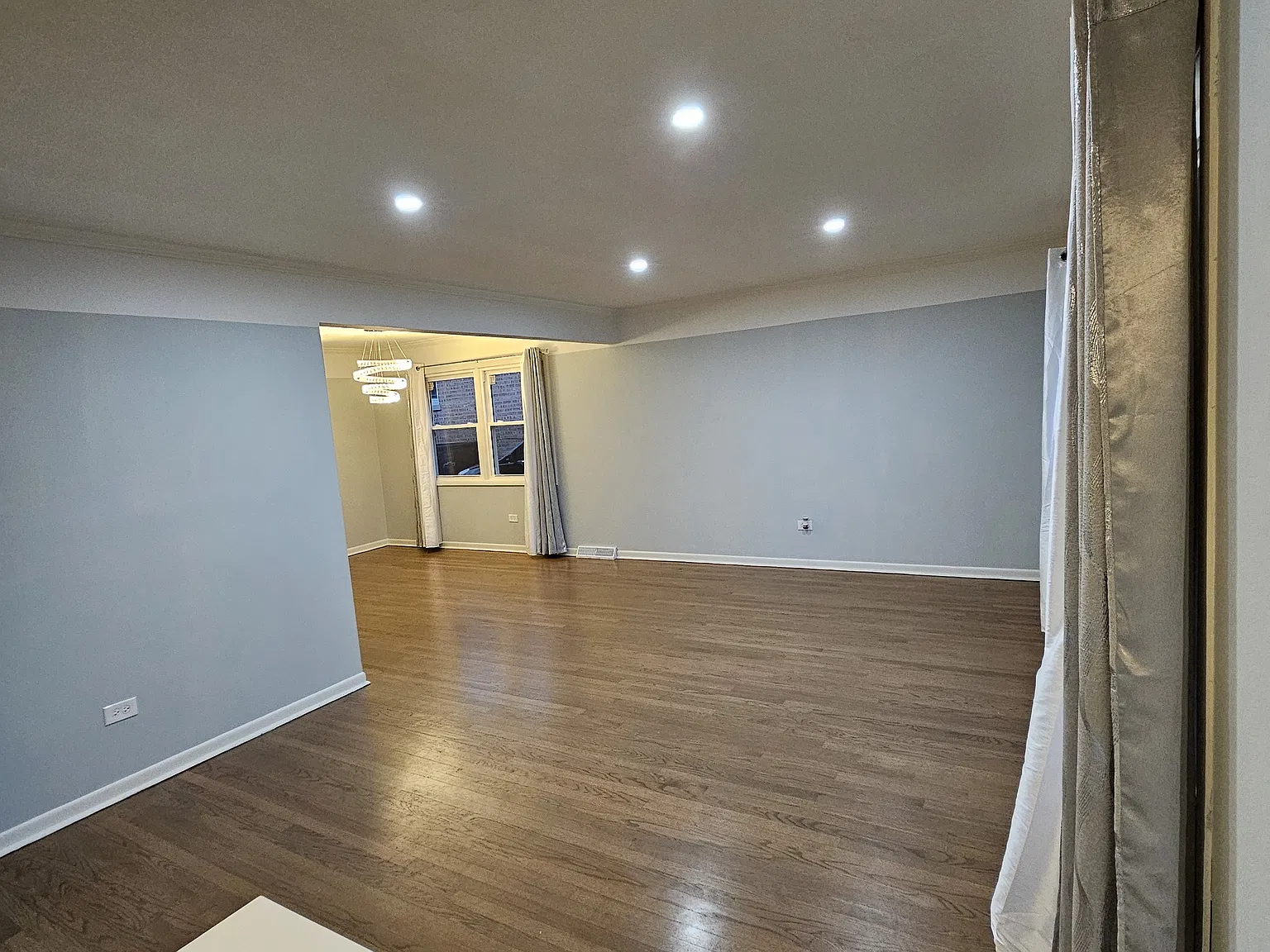 5 bed, 1.5 bath, 1300 sqft, $3,500 — Photo 4
