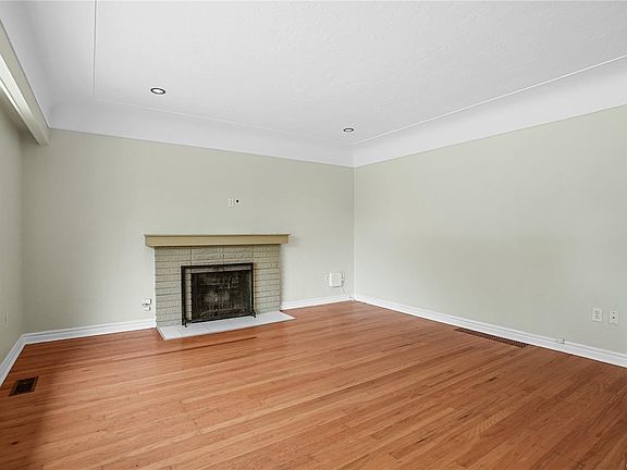 4th image of 3375 Maplewood Rd