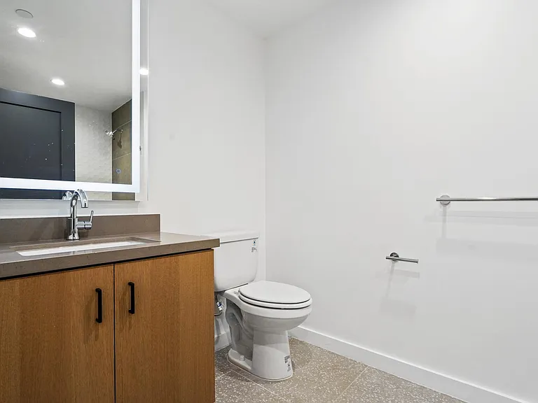 5022 Whitsett Ave #101 — Photo 9