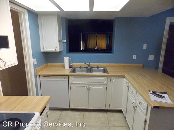 4th image of 2403 E Jerome Ave