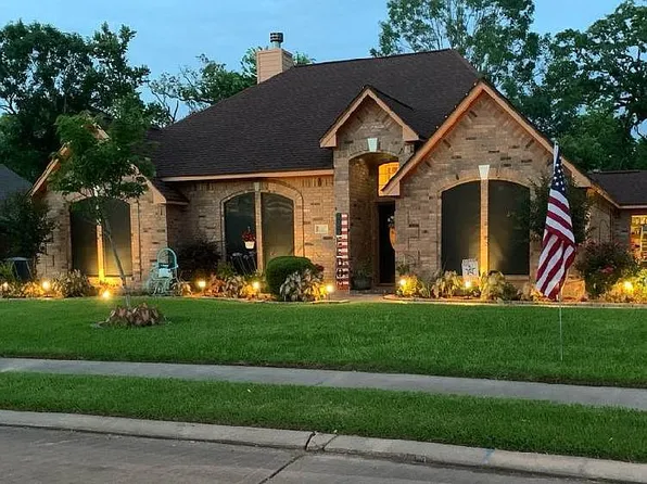 113 Williamsburg Ave, Clute, TX 77531
