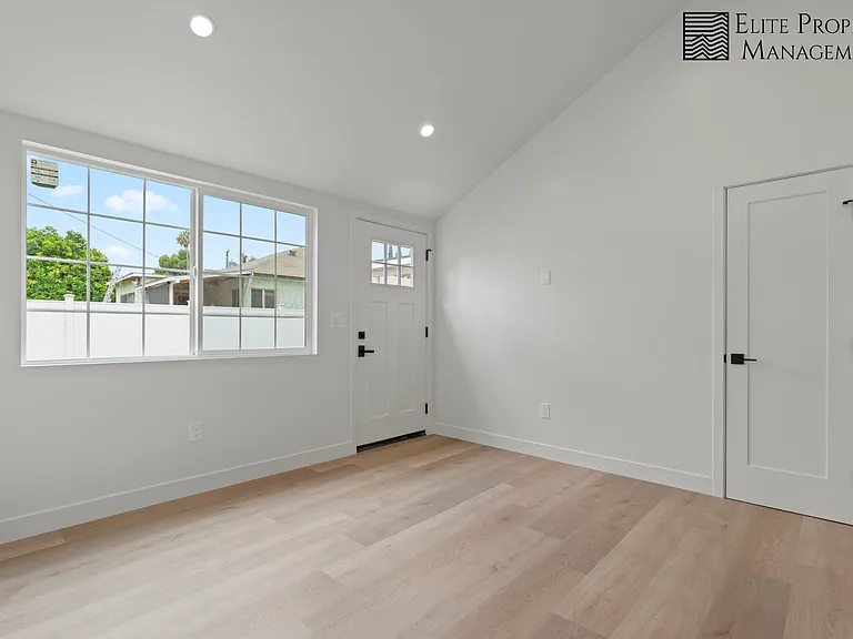 6418 Paramount Blvd #1/2 — Photo 10