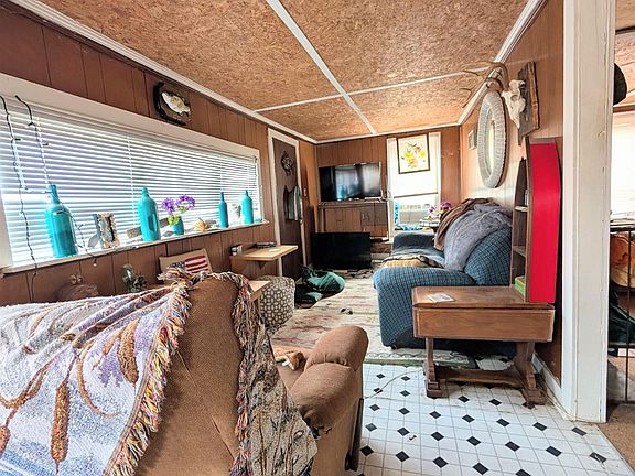 4th image of 613 Smith Camp Loop