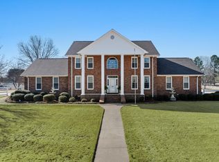 100 E Meadow Hill Dr, Florence, AL 35633