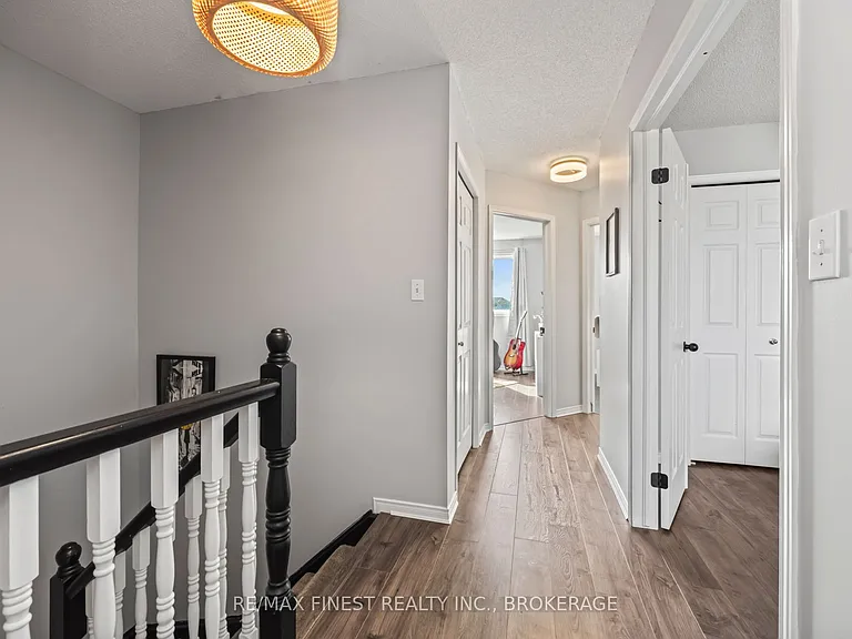 1256 Brackenwood Cres — Photo 22