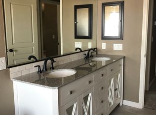 1323 E Peltier Rd, Acampo, CA 95220