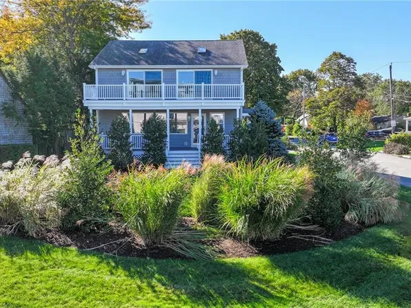 190 Charlotte Dr, Warwick, RI 02818